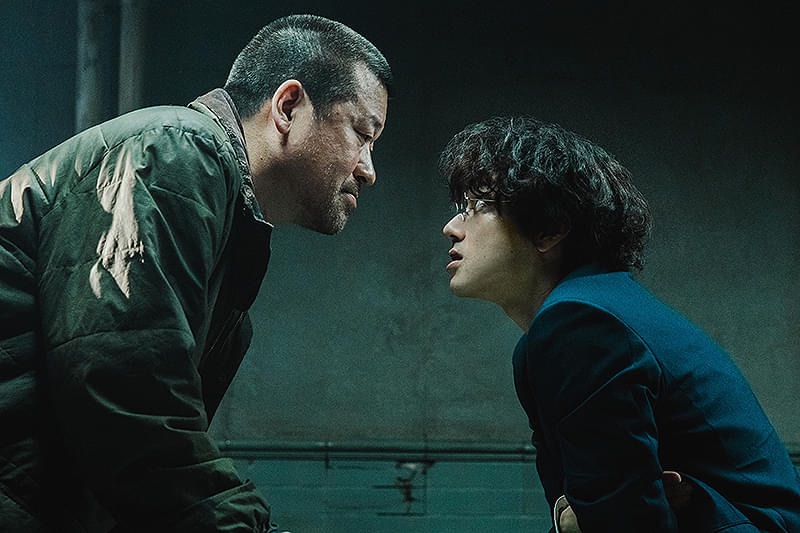 映画『爆弾』佐藤二朗 スズキタゴサク役 取調室シーン